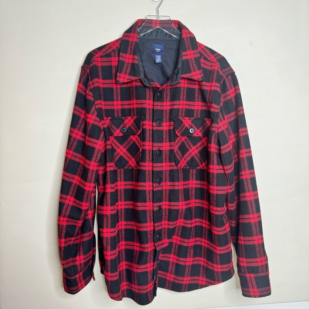 Gap men’s plaid Shacket red and black